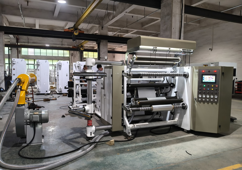 DFQ1000C4-2型铝箔压纹分切机